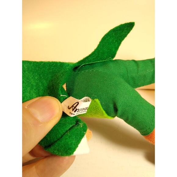 ANNALEE St Patrick's Day Irish Leprechaun Holds Shamrocks Smokes Pipe Vintage - Picture 5 of 6